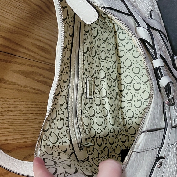 GUESS Handbag - Picture 2 of 4